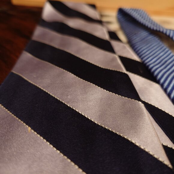 Tommy Hilfiger Black and Lavender Striped Silk Tie - Picture 2 of 4